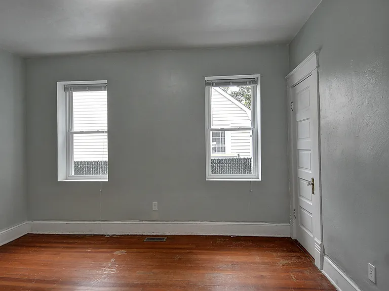 305 W 36th St — Photo 21