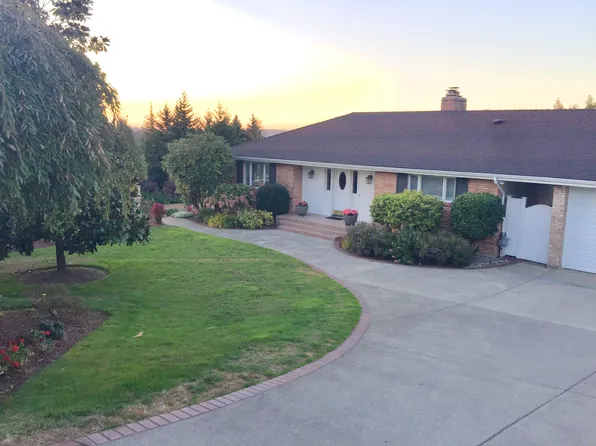 8910 NE 26th St, Clyde Hill, WA 98004