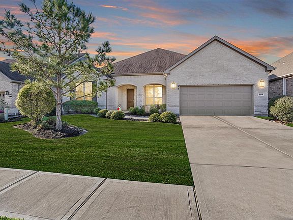 3rd image of 209 Fox Trotter