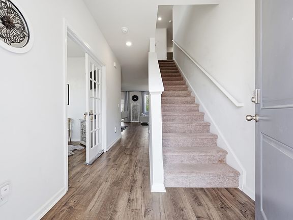 3rd image of 512 Latigo Way