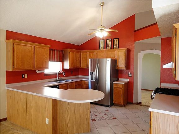 3rd image of 7032 Canyon Run Dr