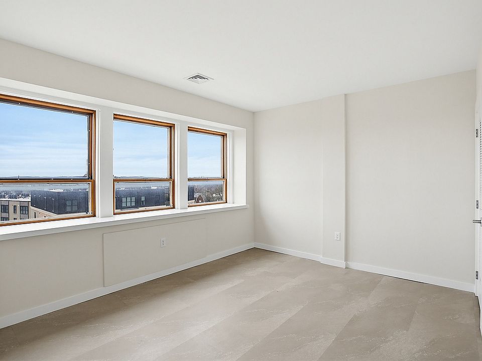 Building Photo 5