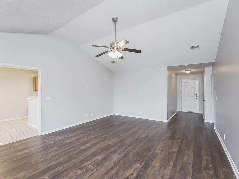 1547 Saint Andrews Dr — Photo 5