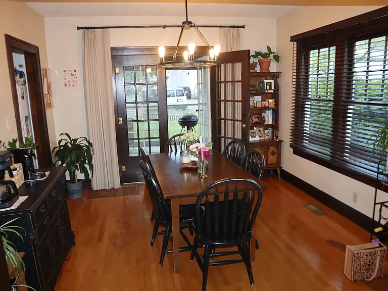 220 W Cedar St — Photo 5
