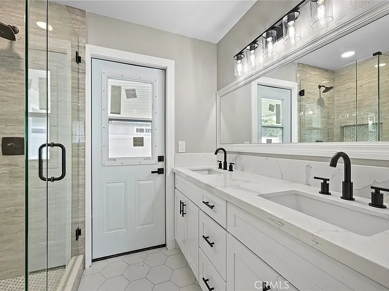 5032 E Holbrook St — Photo 16