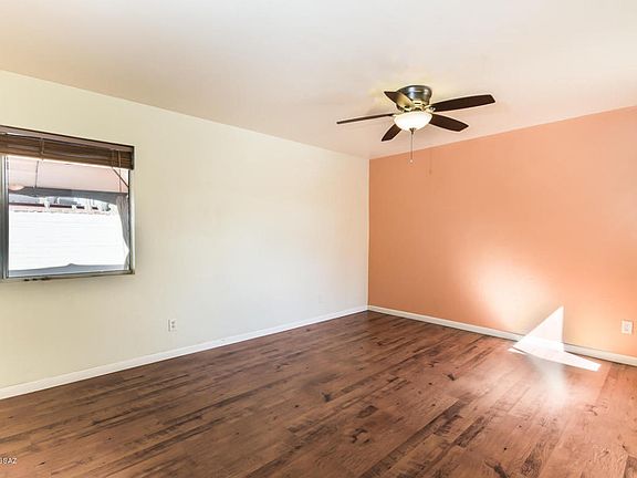 5th image of 1025 N Bedford Dr