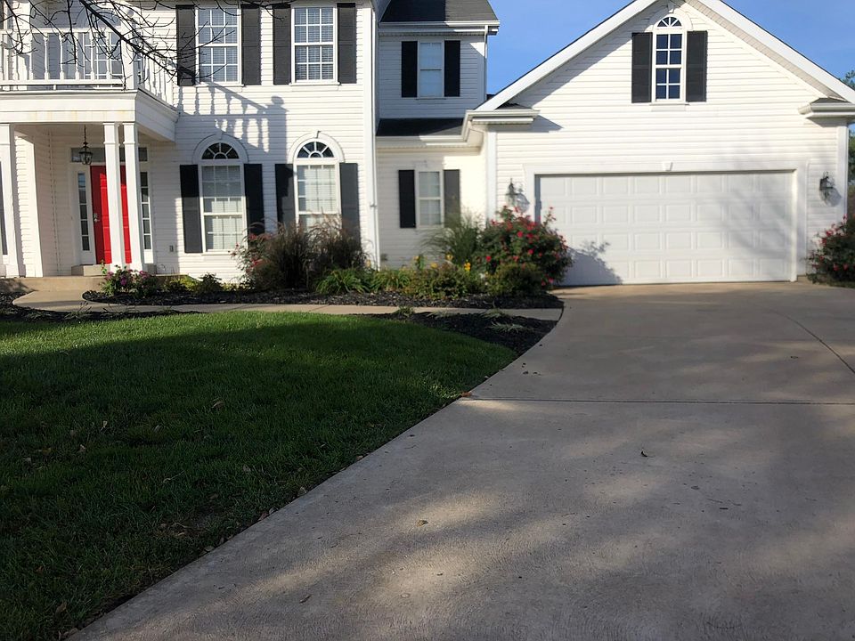Colonial Two Story nestled among pines on private Cul-de-Sac
