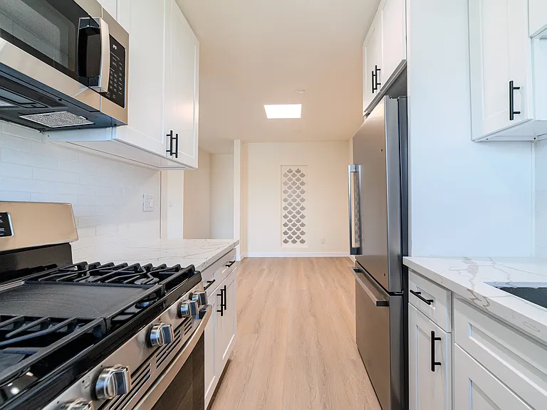 2233 S Ridgeley Dr #301 — Photo 2