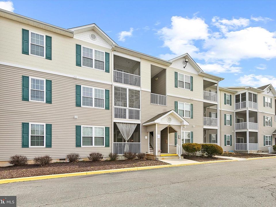 1st image of 1400 Pebble Dr Unit 1424