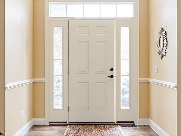 4th image of 7382 Capilano Dr