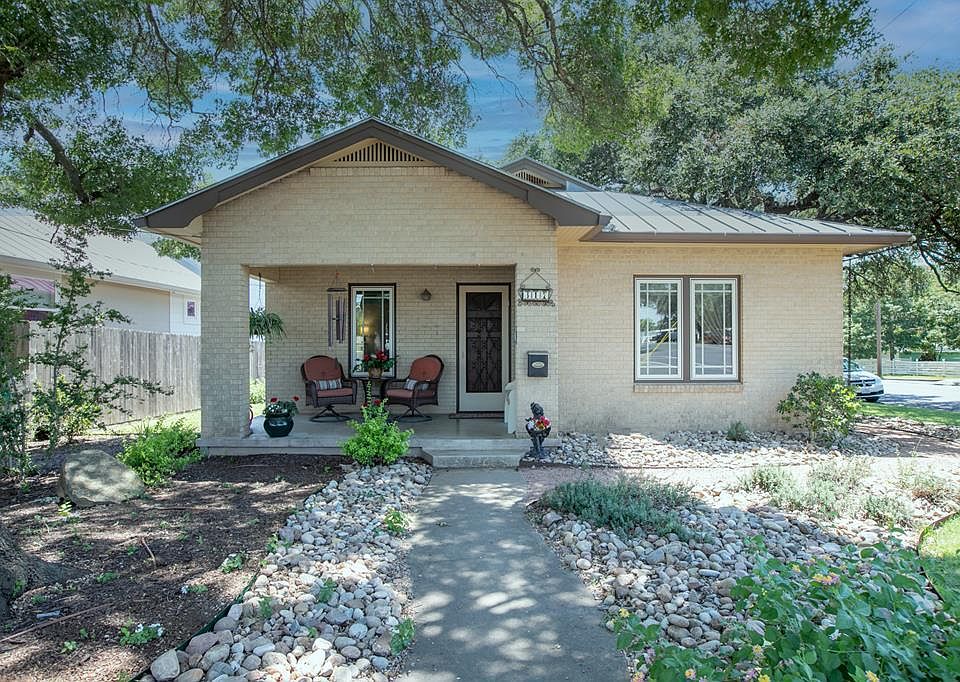 1st image of 317 W San Antonio St