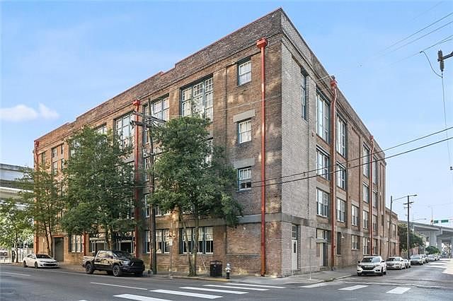 1st image of 1111 S Peters St APT 211