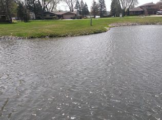 2409 W Fairview Ln, McHenry, IL 60051