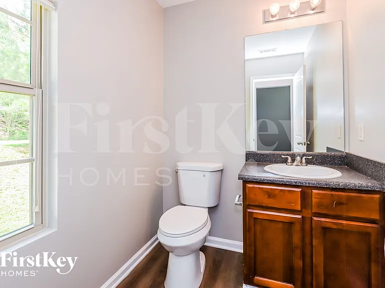 380 Pine Tree Dr — Photo 13