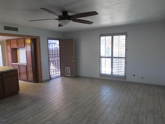 3rd image of 243 E Ponderosa Ln