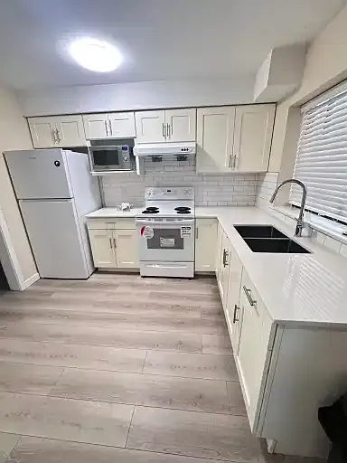 37XX Slocan St N #1A — Photo 1