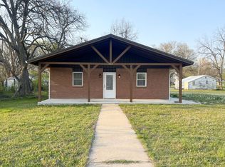 903 Maple St, Chetopa, KS 67336