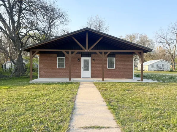 903 Maple St, Chetopa, KS 67336