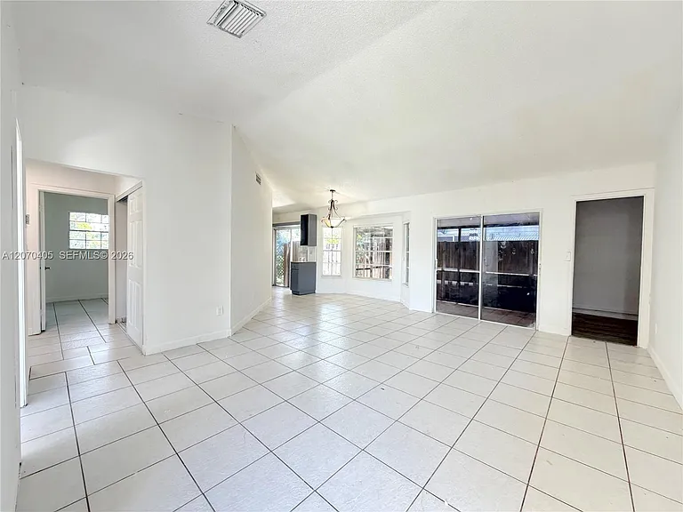 9850 W Heather Ln — Photo 4