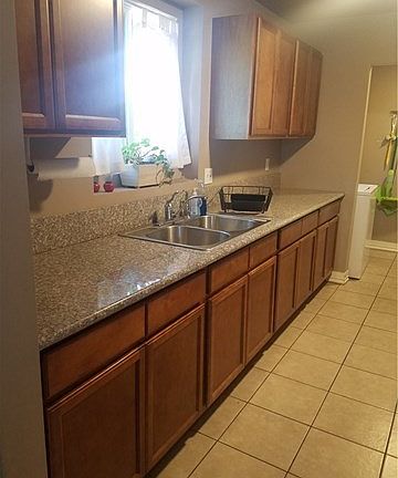 4th image of 10202 Doty Ave
