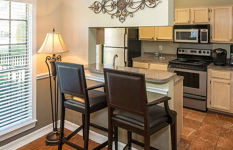 The Versailles Apartments — Photo 37