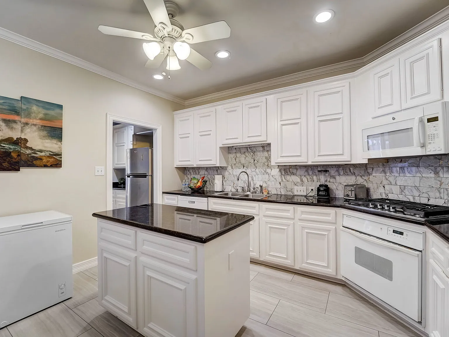 4 bed, 4.5 bath, 3729 sqft, $5,500 — Photo 3