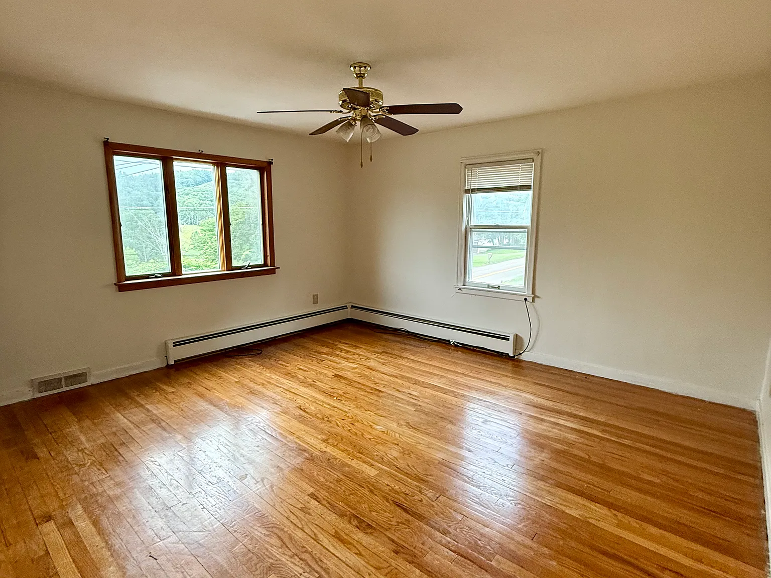 2 bed, 1000 sqft, $1,300 — Photo 3