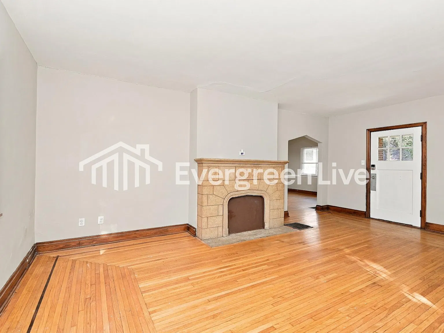 3 bed, 1.0 bath, 1026 sqft, $1,395 — Photo 4