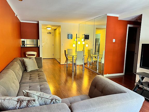 3rd image of 900 Bush St APT 109