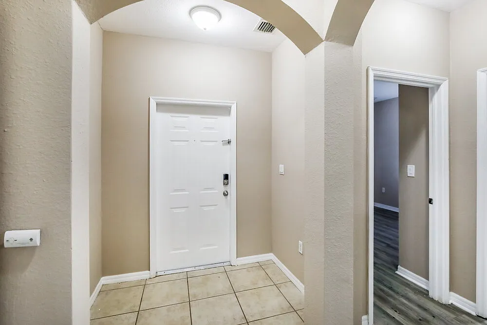 3 bed, 2.0 bath, 1502 sqft, $2,860 — Photo 3