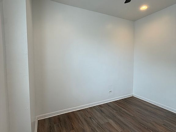 5th image of 427 N Lawler Ave #2