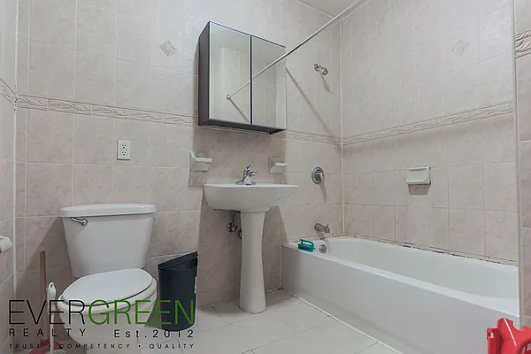 Rented by Evergreen Apartments BK | media 8