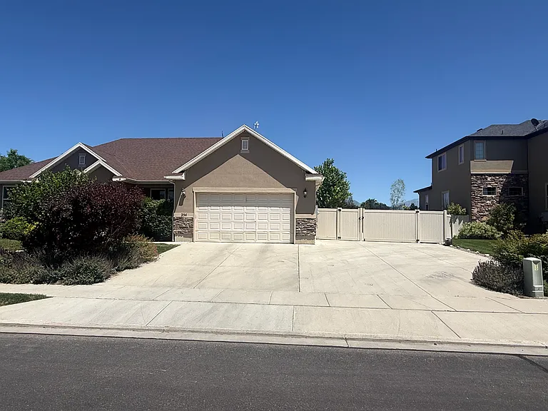 254 N Constitution Dr W — Photo 32
