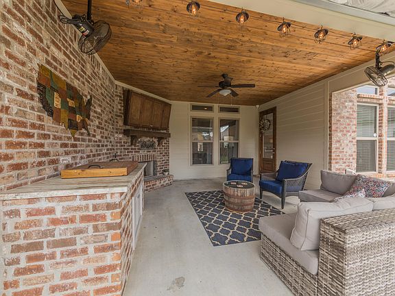 4th image of 410 Misty Wind Dr