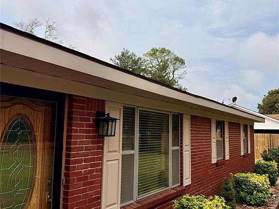 2nd image of 2809 Pendleton Dr