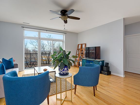 5th image of 2520 S Oakley Ave Unit 403