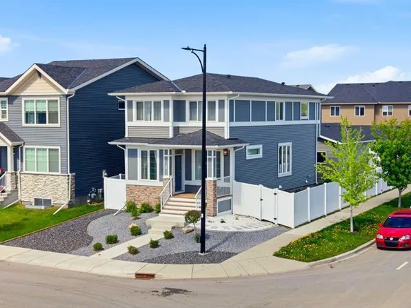 2 E Birch Gln, Okotoks, AB T1S 5S9