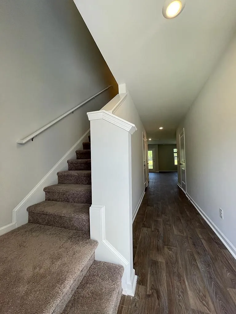 3 bed, 1418 sqft, $1,900 — Photo 4
