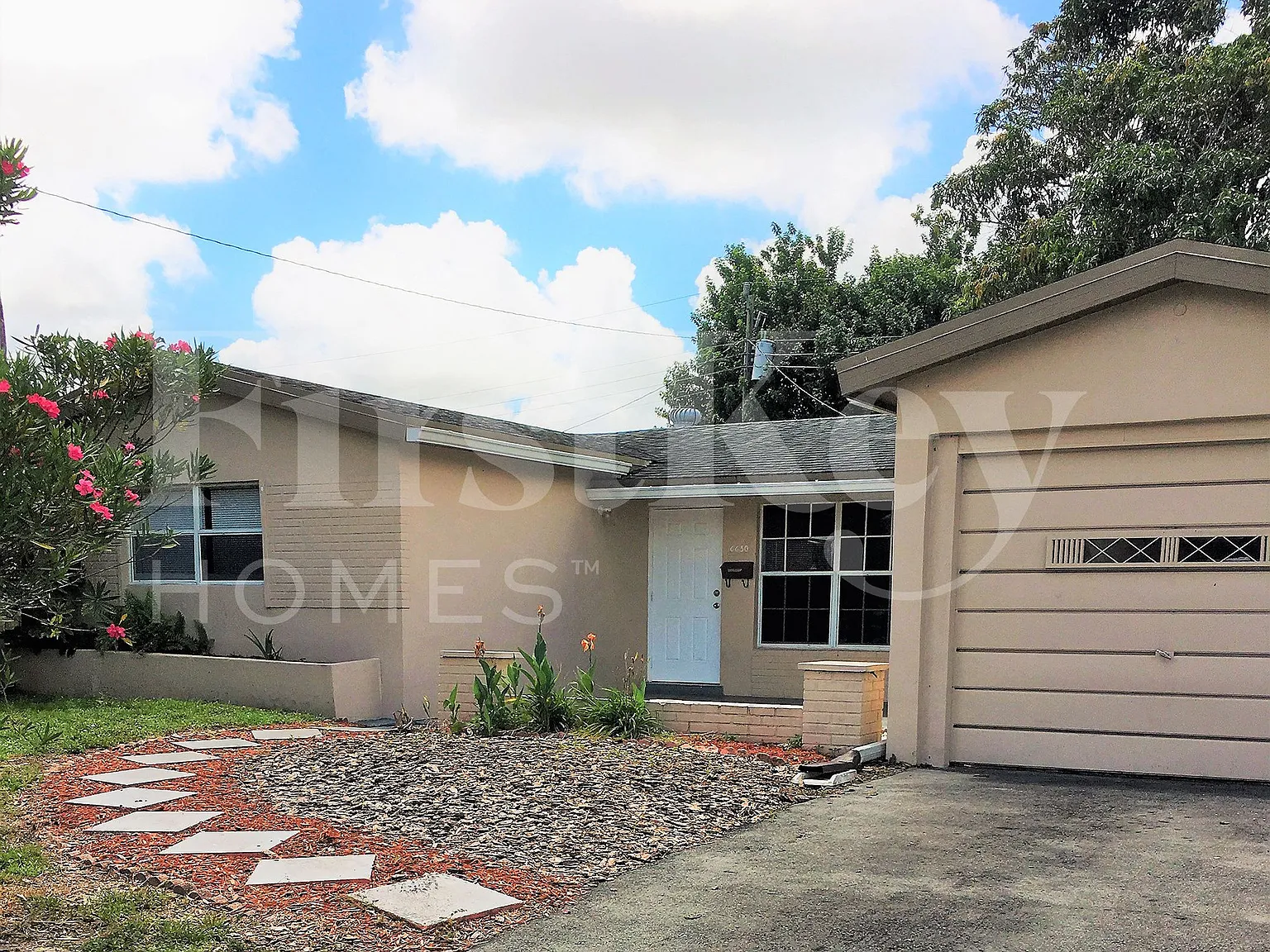 3 bed, 2.0 bath, 1708 sqft, $3,700 — Photo 1