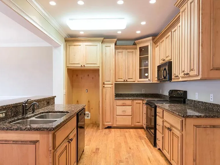 1906 Rosebrook Dr — Photo 4