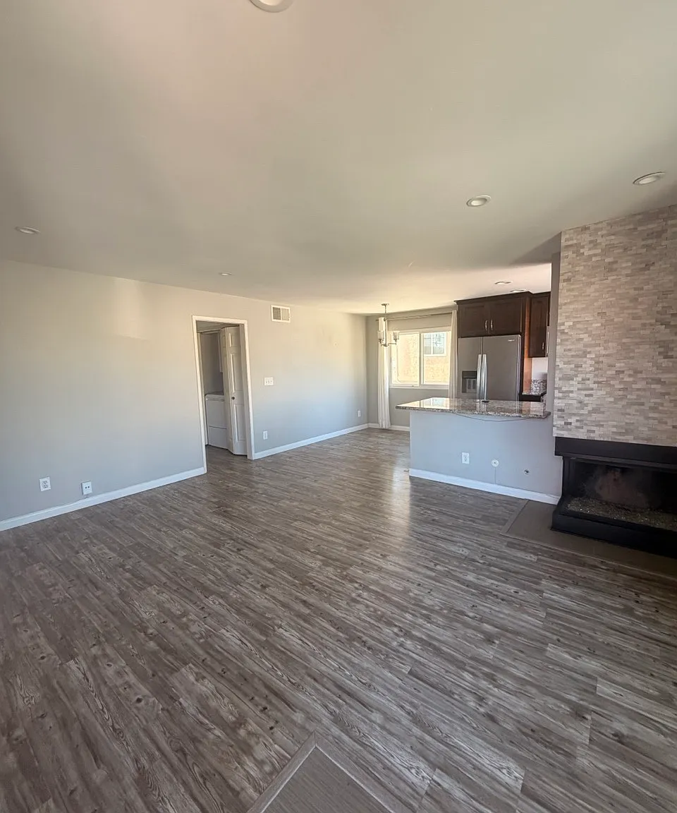 2 bed, 840 sqft, $3,195 — Photo 3
