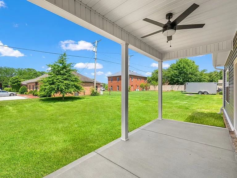 1038 Tamworth Ln — Photo 32