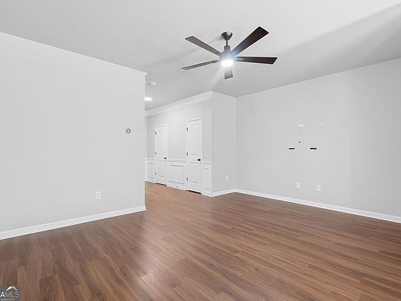 5th image of 643 Oakside Pl