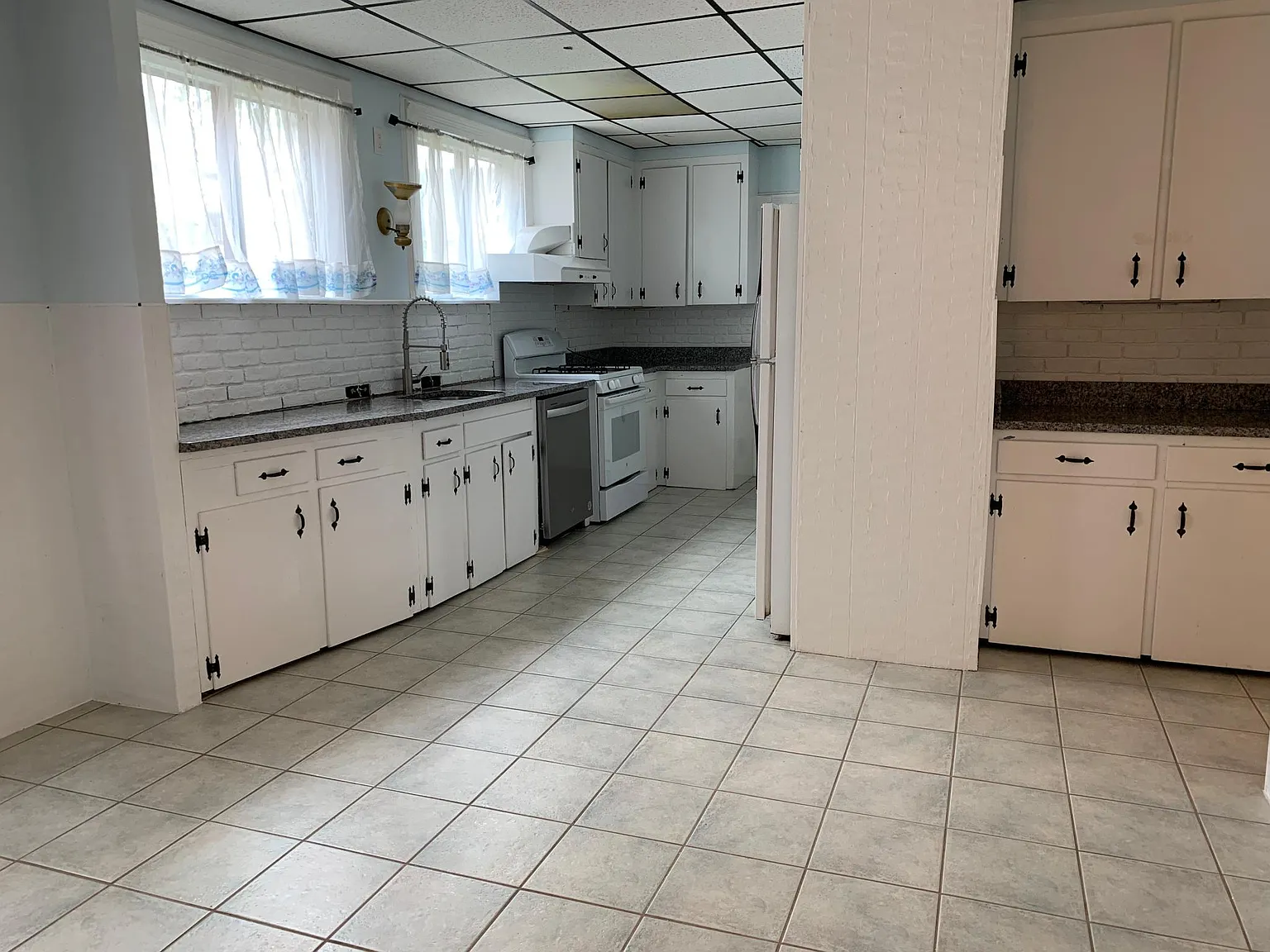 2 bed, $1,690 — Photo 3