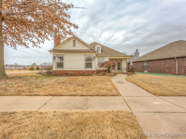 11806 S Locust Ave, Jenks, OK 74037
