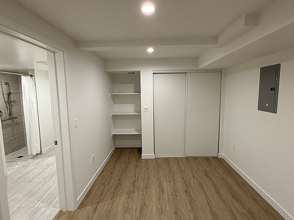 4th image of 14359 Haynes St #1/2