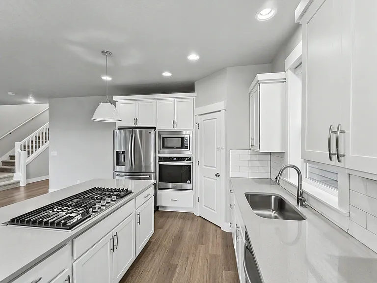17555 SW Sunview Ln — Photo 9