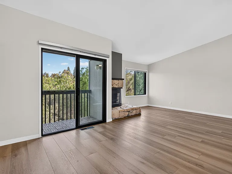 1512 Ashwood Dr — Photo 8