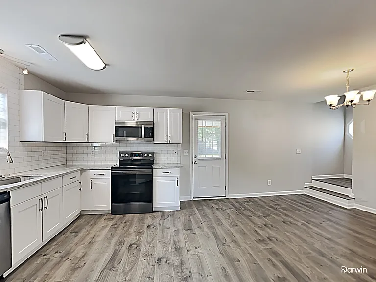 448 Courtland Dr — Photo 6