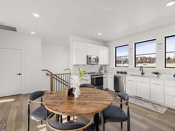 4th image of 1363 Keosauqua Way